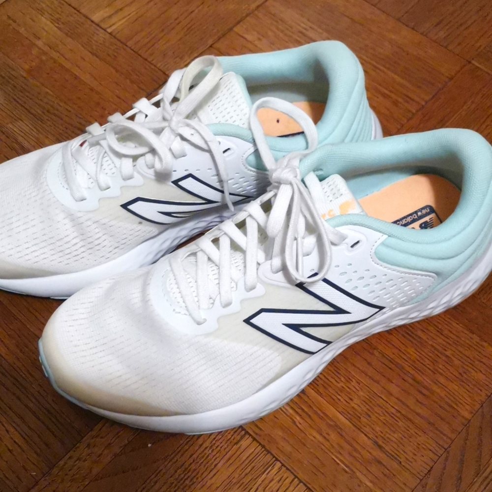 New Balance Women's 520 V7 Running Shoe, White/Mint, size 9